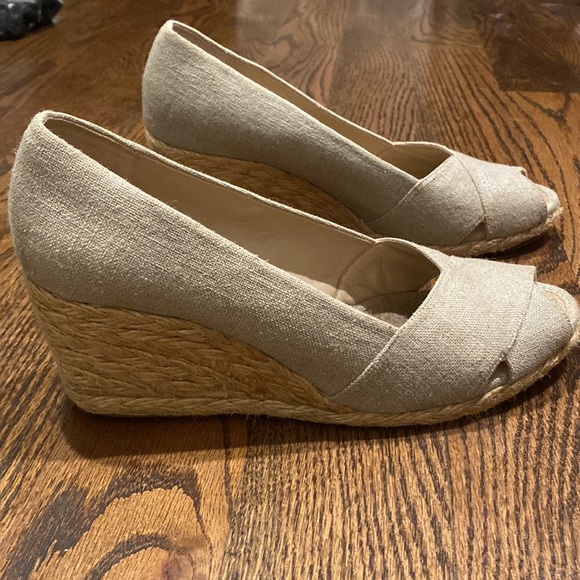 2.5” Adrienne Vittadini Bailee Wedges - Picture 2 of 4
